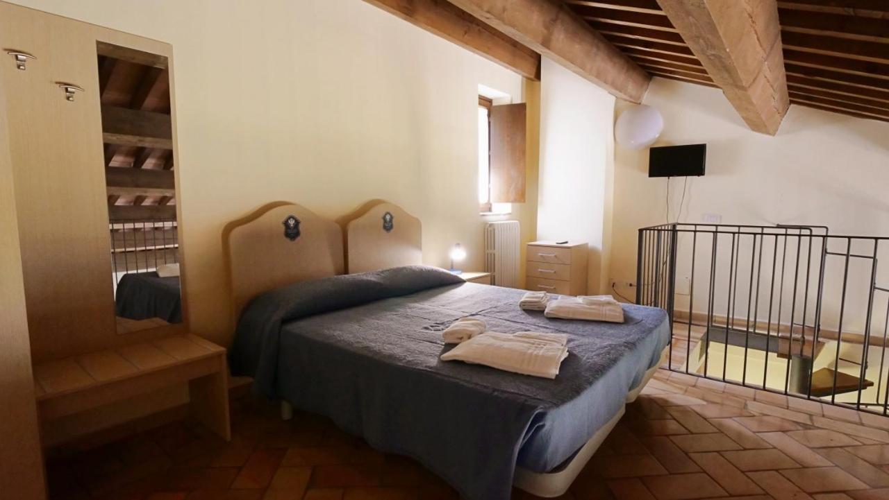Borgo De' Varano By Hotel I Duchi カメリーノ エクステリア 写真